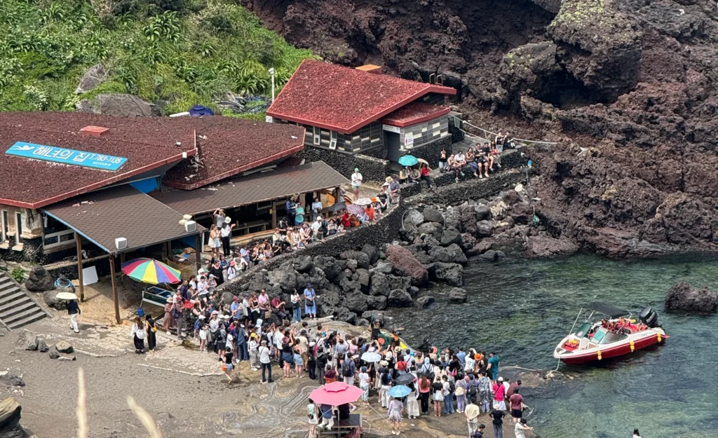 Free haenyeo performance at Seongsan Ilchulbong, Jeju